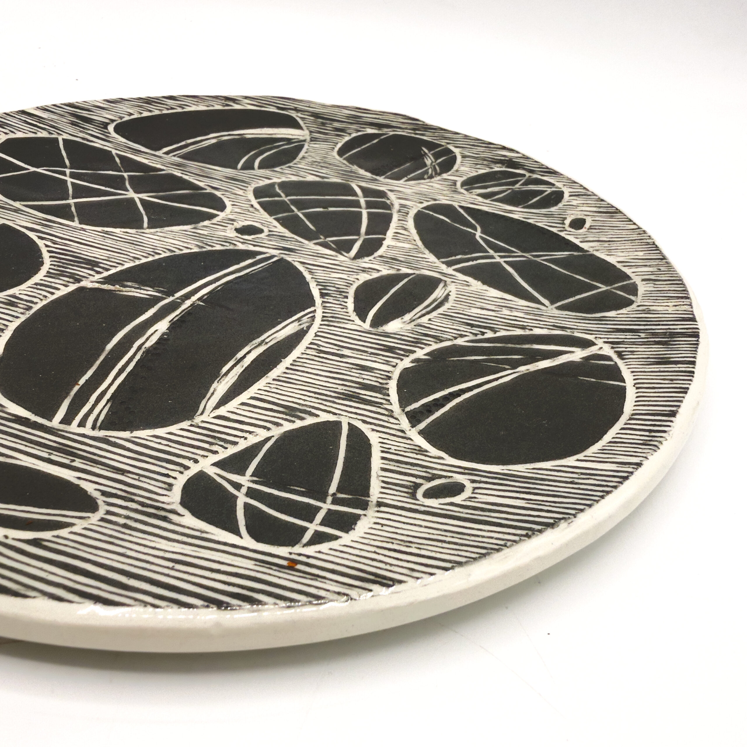 Per tutti: piatto sgraffito monocromo - immagine 3