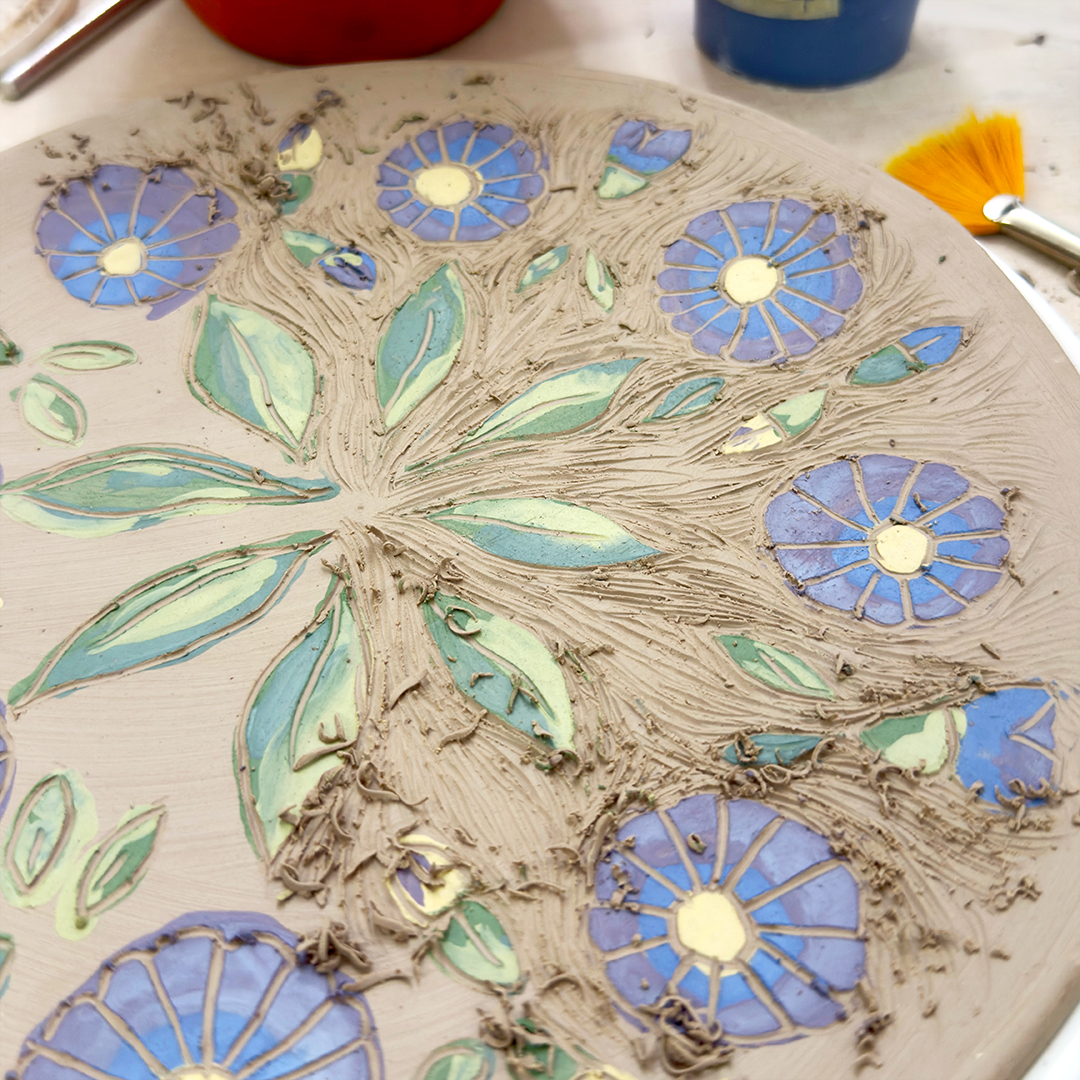 Per tutti: piatto sgraffito floreale - immagine 2